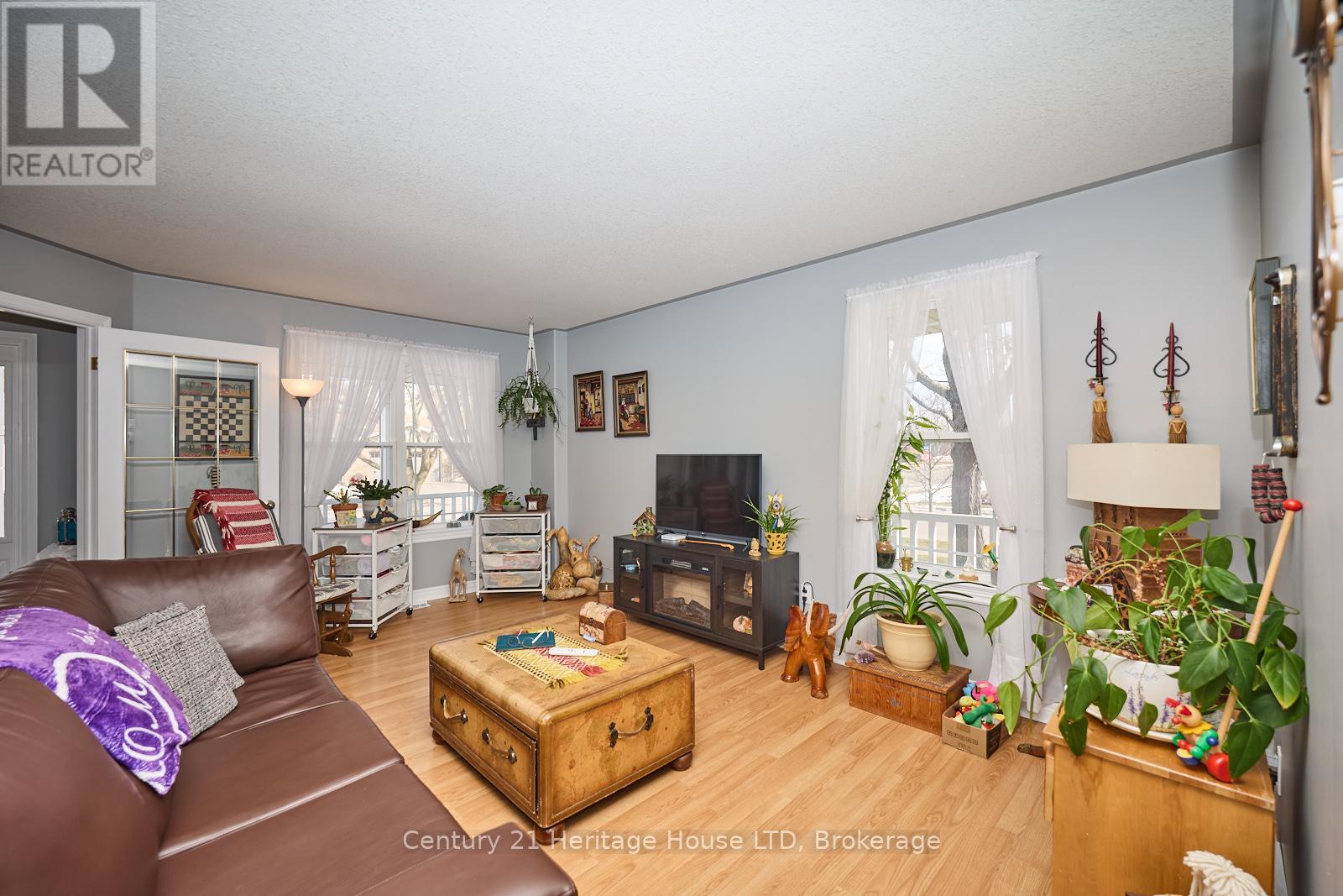 837 Concession Road, Fort Erie (Lakeshore), Ontario  L2A 6E9 - Photo 8 - X12016378