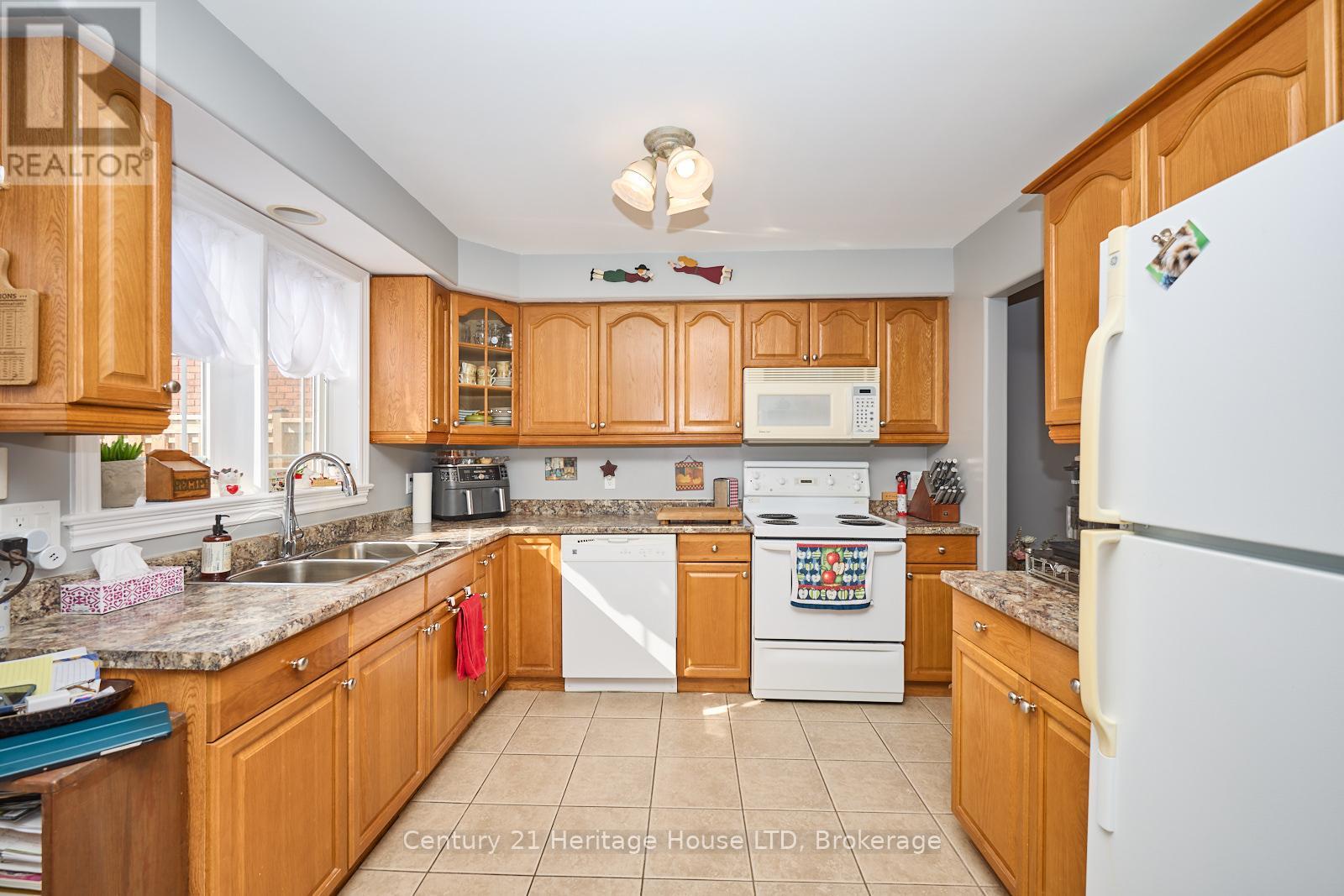 837 Concession Road, Fort Erie (Lakeshore), Ontario  L2A 6E9 - Photo 9 - X12016378
