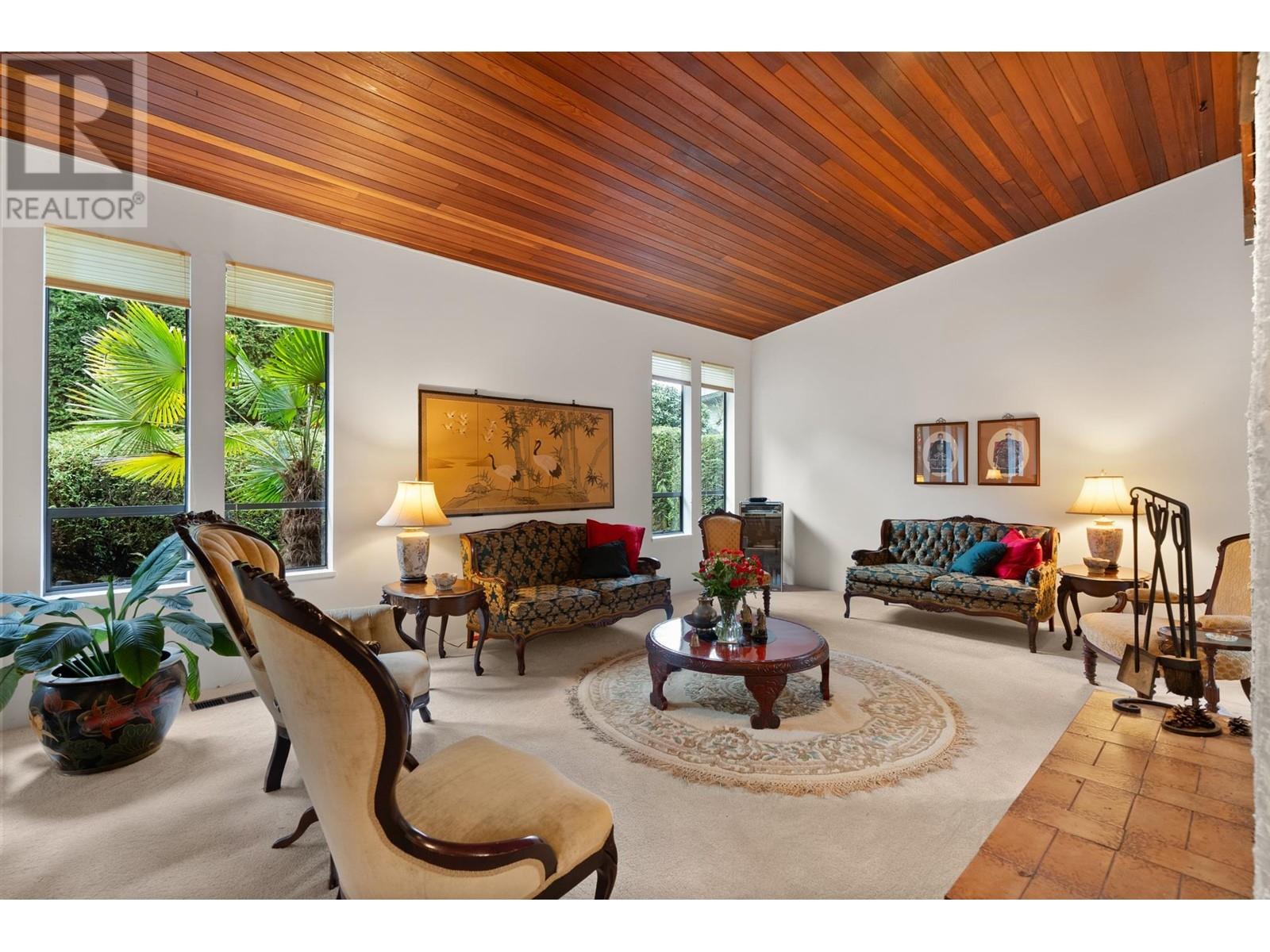 Property at 300 LOACH PLACE image 4