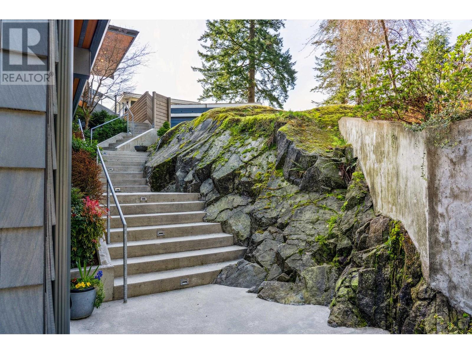 5577 Indian River Drive, North Vancouver, British Columbia  V7G 2T7 - Photo 38 - R2990100