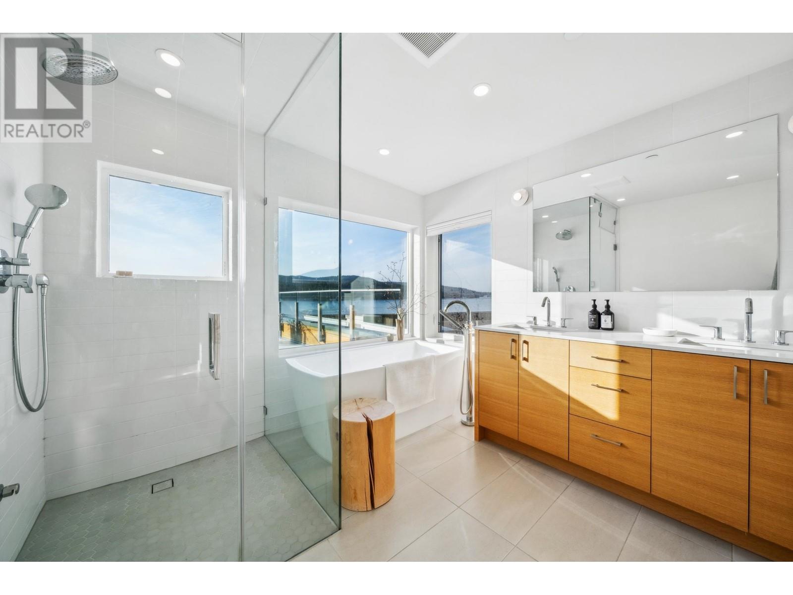 5577 Indian River Drive, North Vancouver, British Columbia  V7G 2T7 - Photo 22 - R2990100