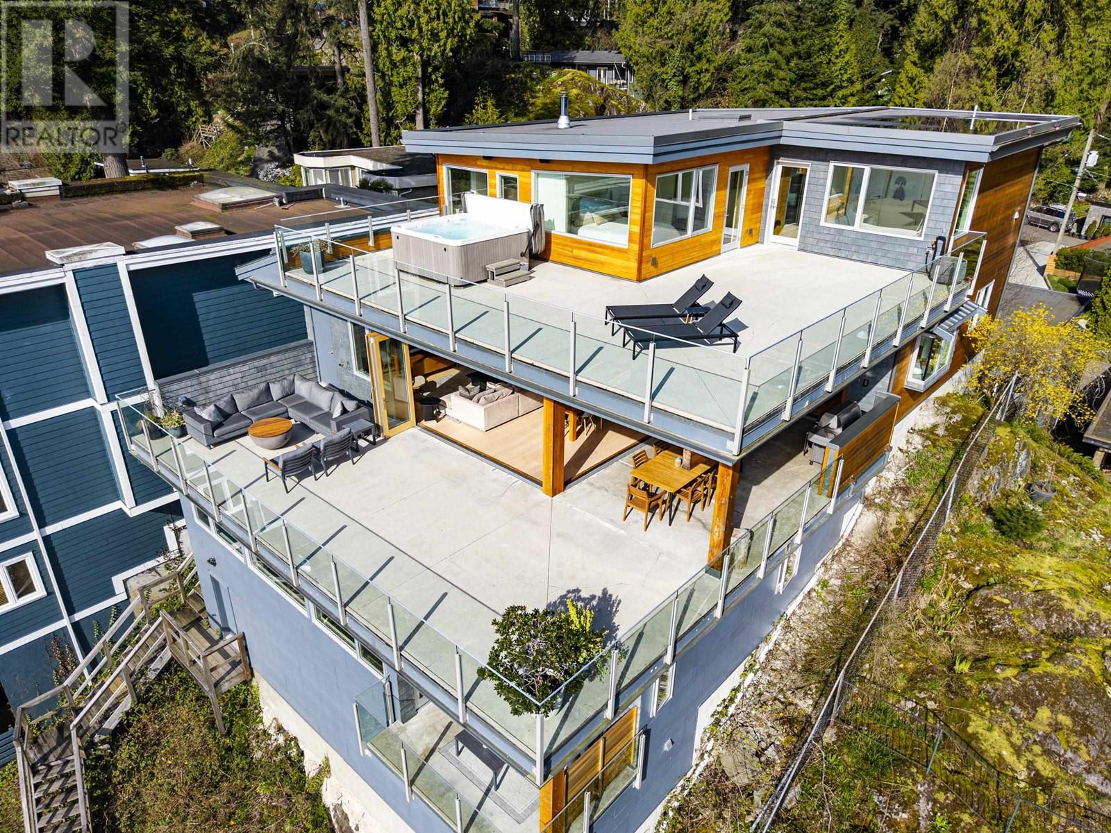 5577 Indian River Drive, North Vancouver, British Columbia  V7G 2T7 - Photo 2 - R2990100