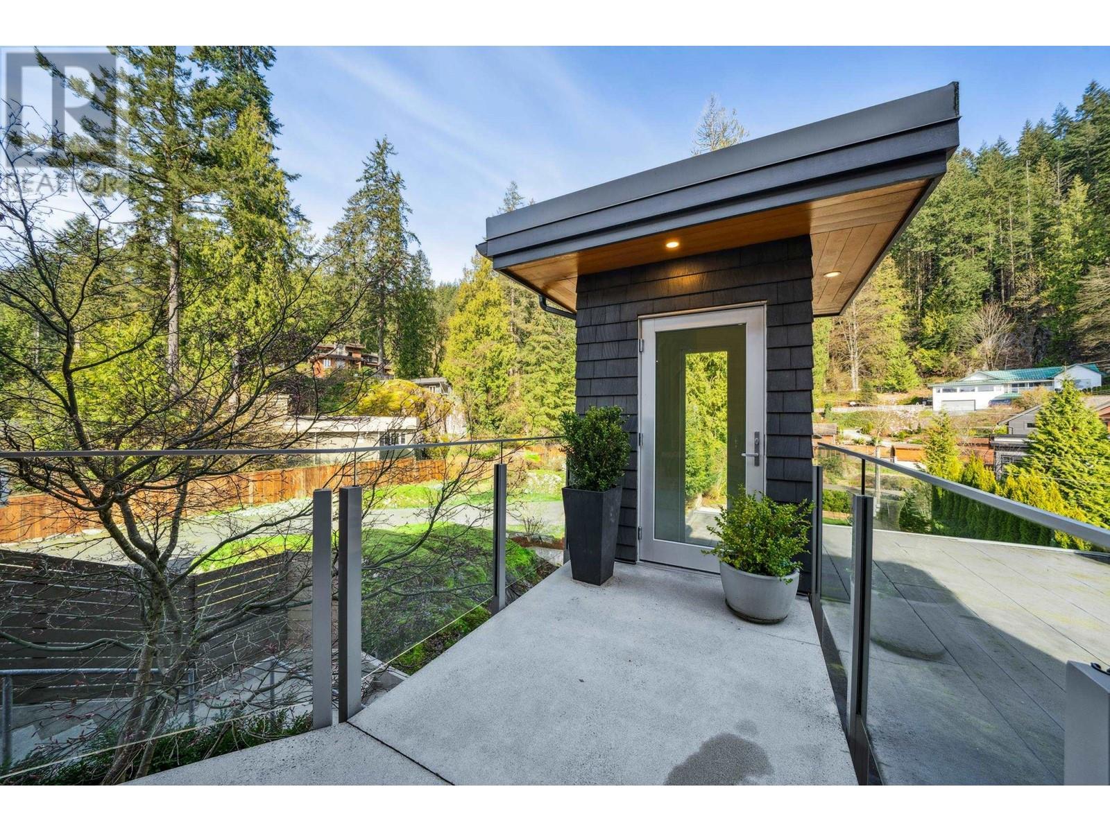 5577 Indian River Drive, North Vancouver, British Columbia  V7G 2T7 - Photo 36 - R2990100