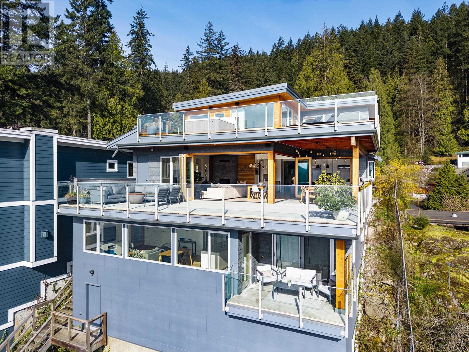 5577 Indian River Drive, North Vancouver, British Columbia  V7G 2T7 - Photo 3 - R2990100