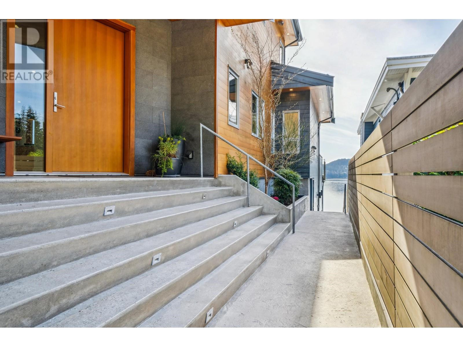 5577 Indian River Drive, North Vancouver, British Columbia  V7G 2T7 - Photo 6 - R2990100