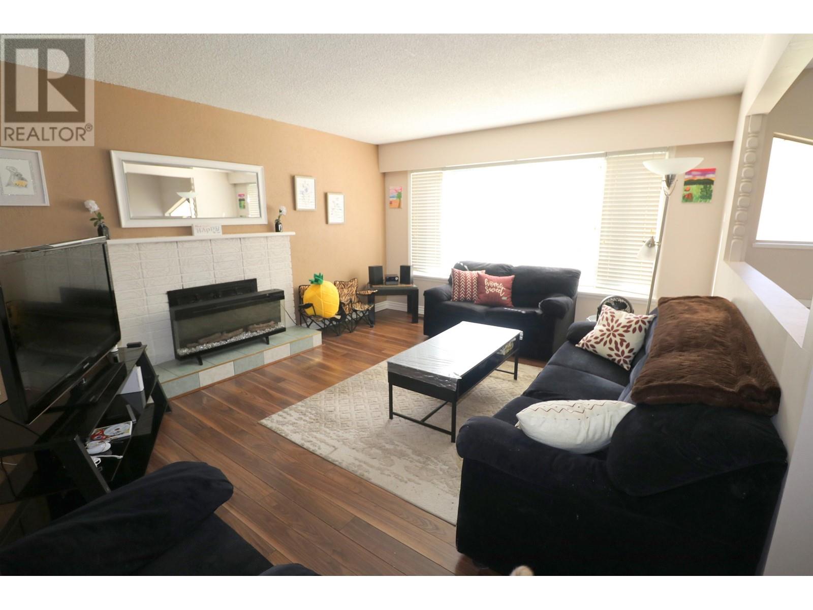 Property at 21161 COOK AVENUE image 3