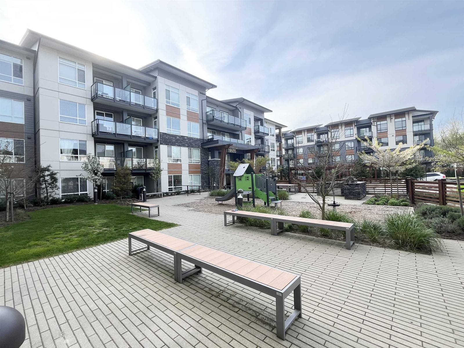 223 19935 75a Avenue, Langley, British Columbia  V2Y 4L6 - Photo 3 - R2990254