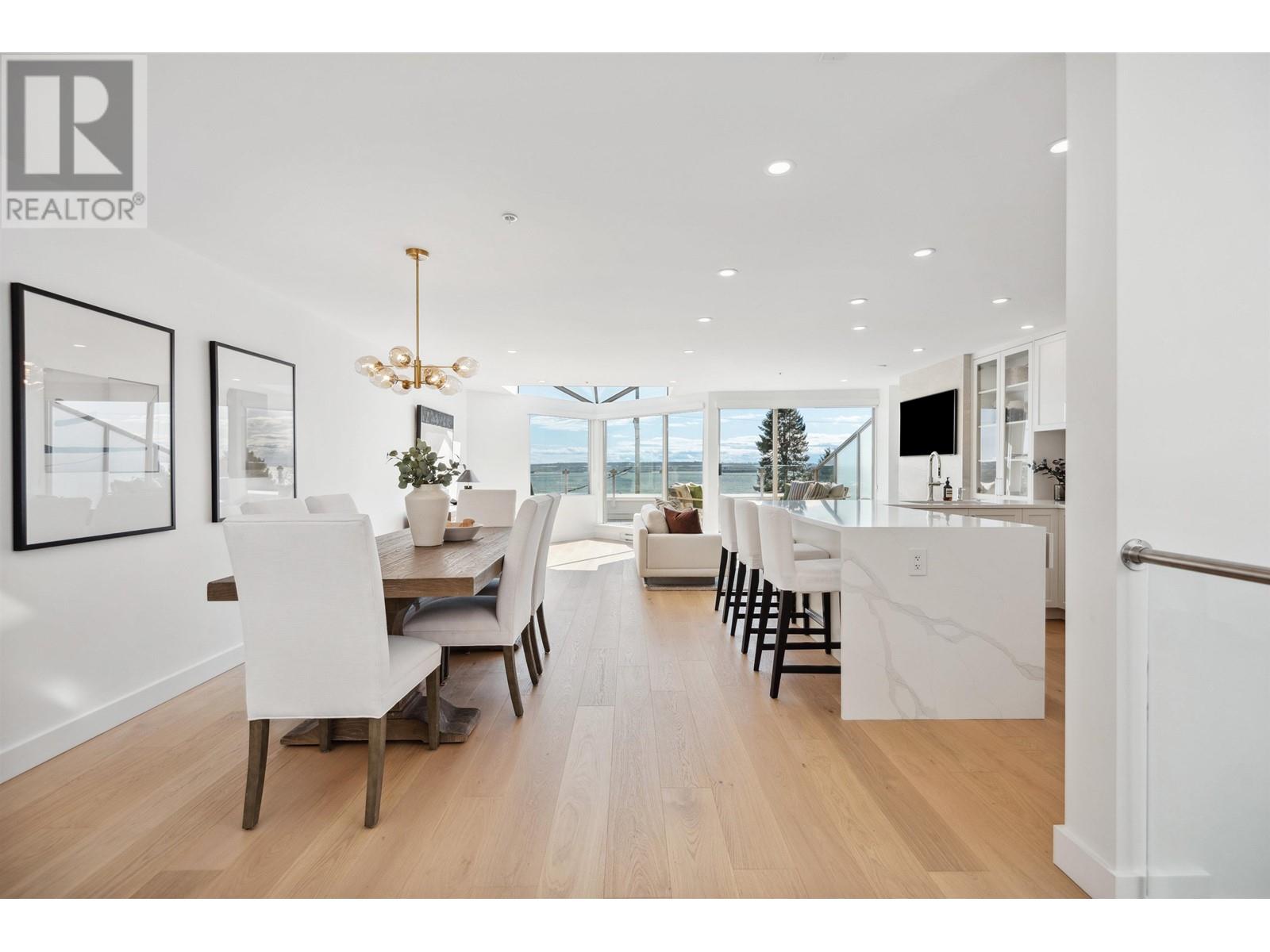 207 2433 BELLEVUE AVENUE, west vancouver, British Columbia