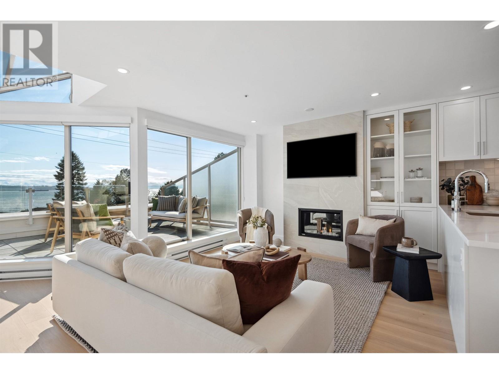 207 2433 Bellevue Avenue, West Vancouver, British Columbia  V7V 1E1 - Photo 3 - R2989815