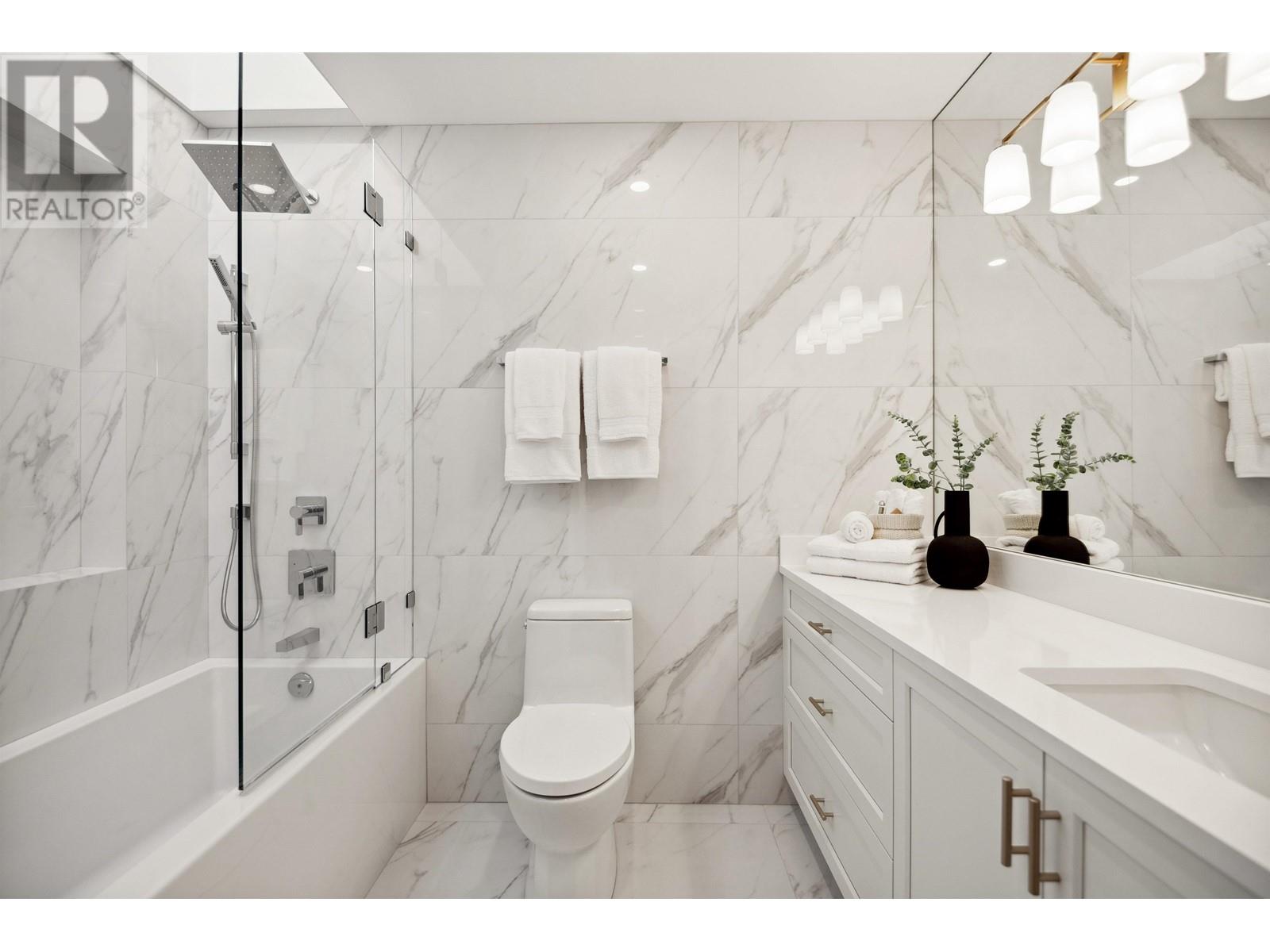207 2433 Bellevue Avenue, West Vancouver, British Columbia  V7V 1E1 - Photo 19 - R2989815