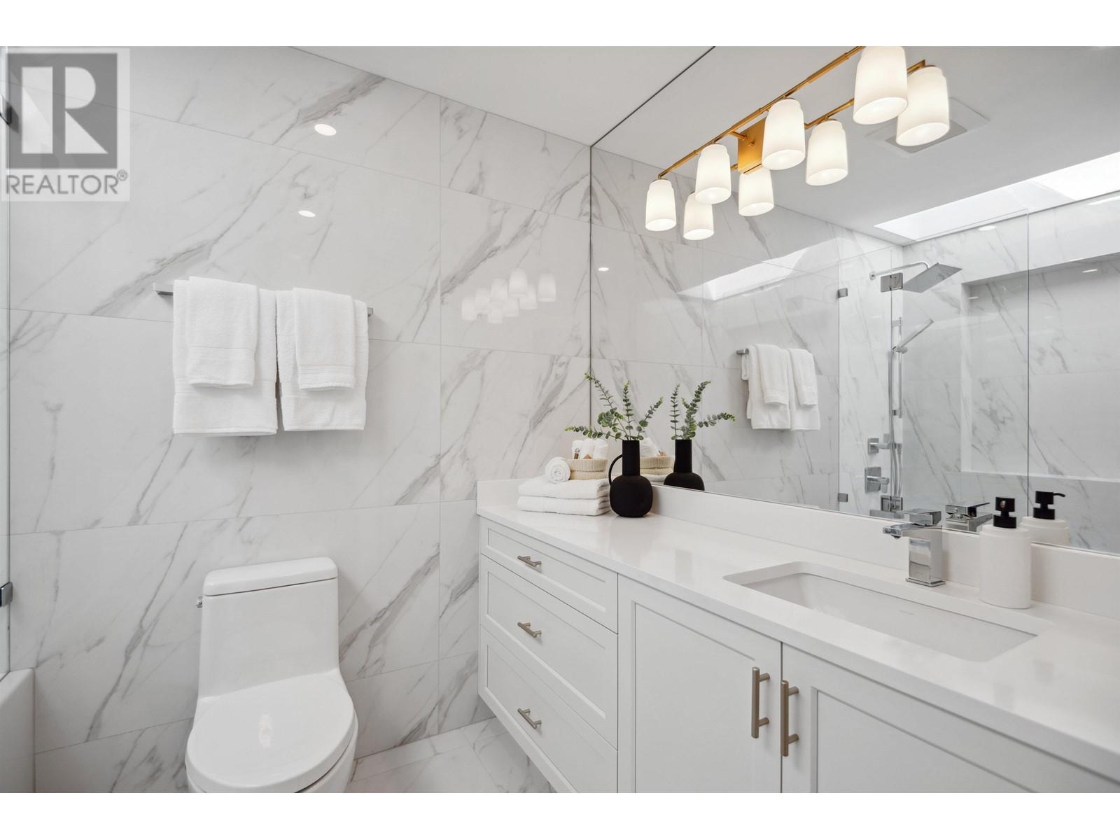 207 2433 Bellevue Avenue, West Vancouver, British Columbia  V7V 1E1 - Photo 20 - R2989815