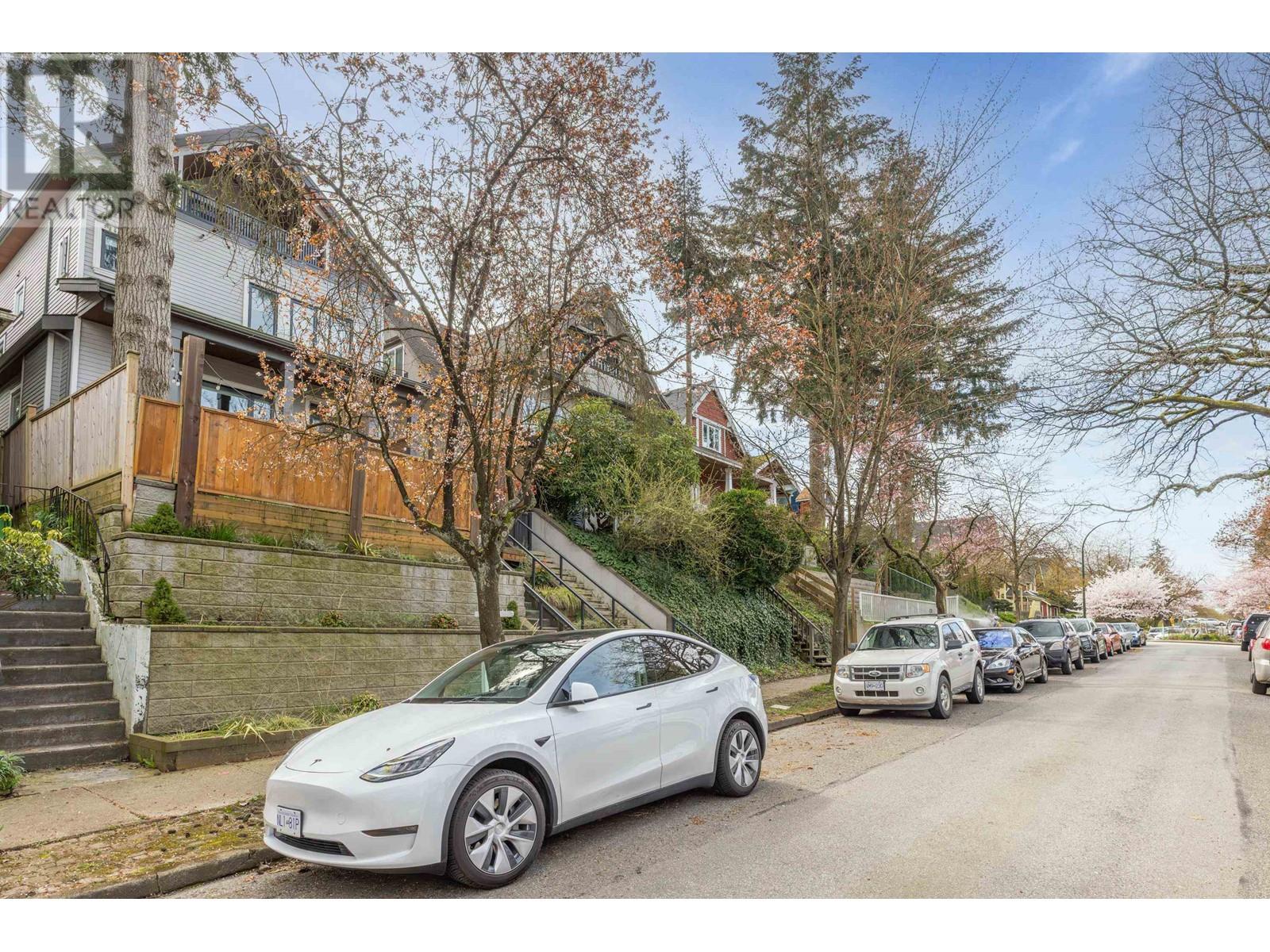828 E 13th Avenue, Vancouver, British Columbia  V5T 2L5 - Photo 2 - R2990151