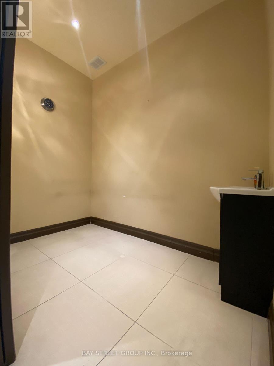 B9 - 4779 Steeles Avenue E, Toronto, Ontario  M1V 4S5 - Photo 11 - E12082406