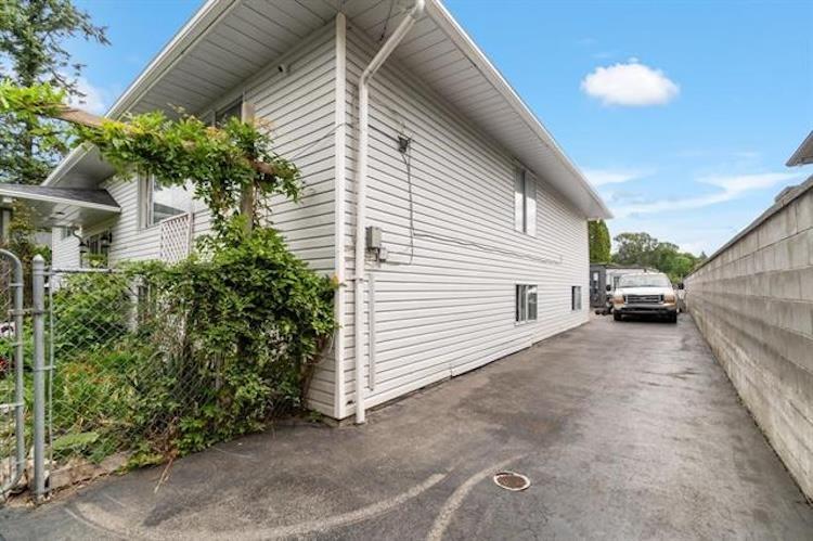 Property at 10018 123A STREET image 3