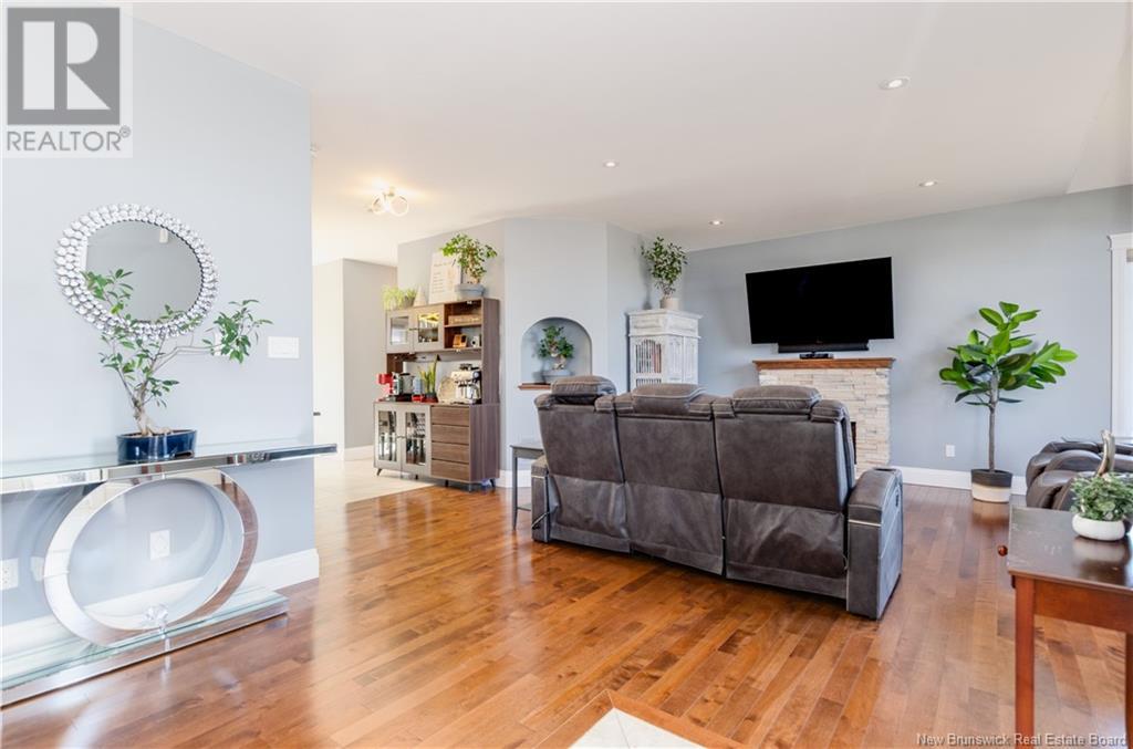 Property at 40 Salengro Crescent image 4