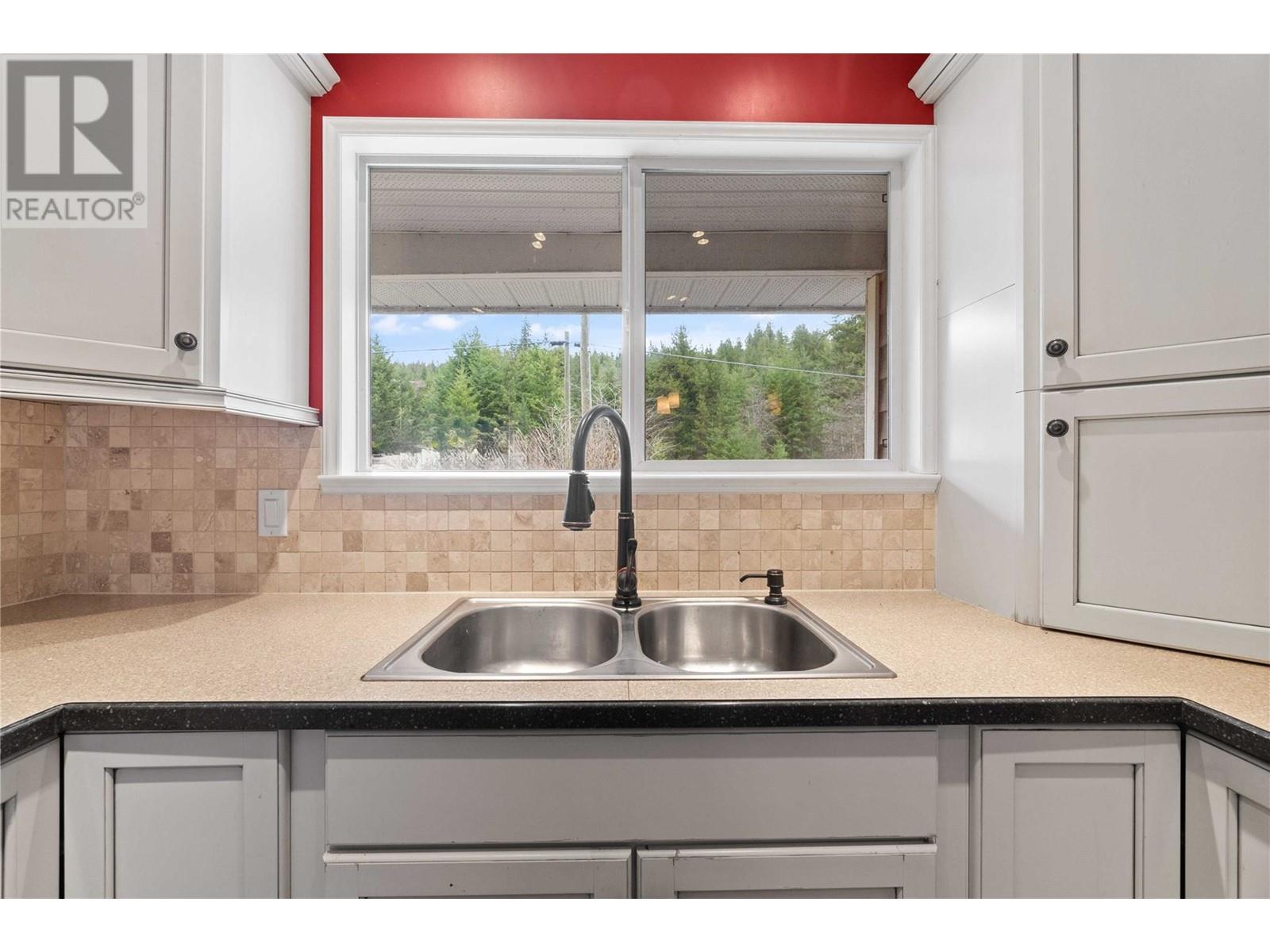 5091 Lakeshore Road Ne, Salmon Arm, British Columbia  V1E 3P4 - Photo 16 - 10341262