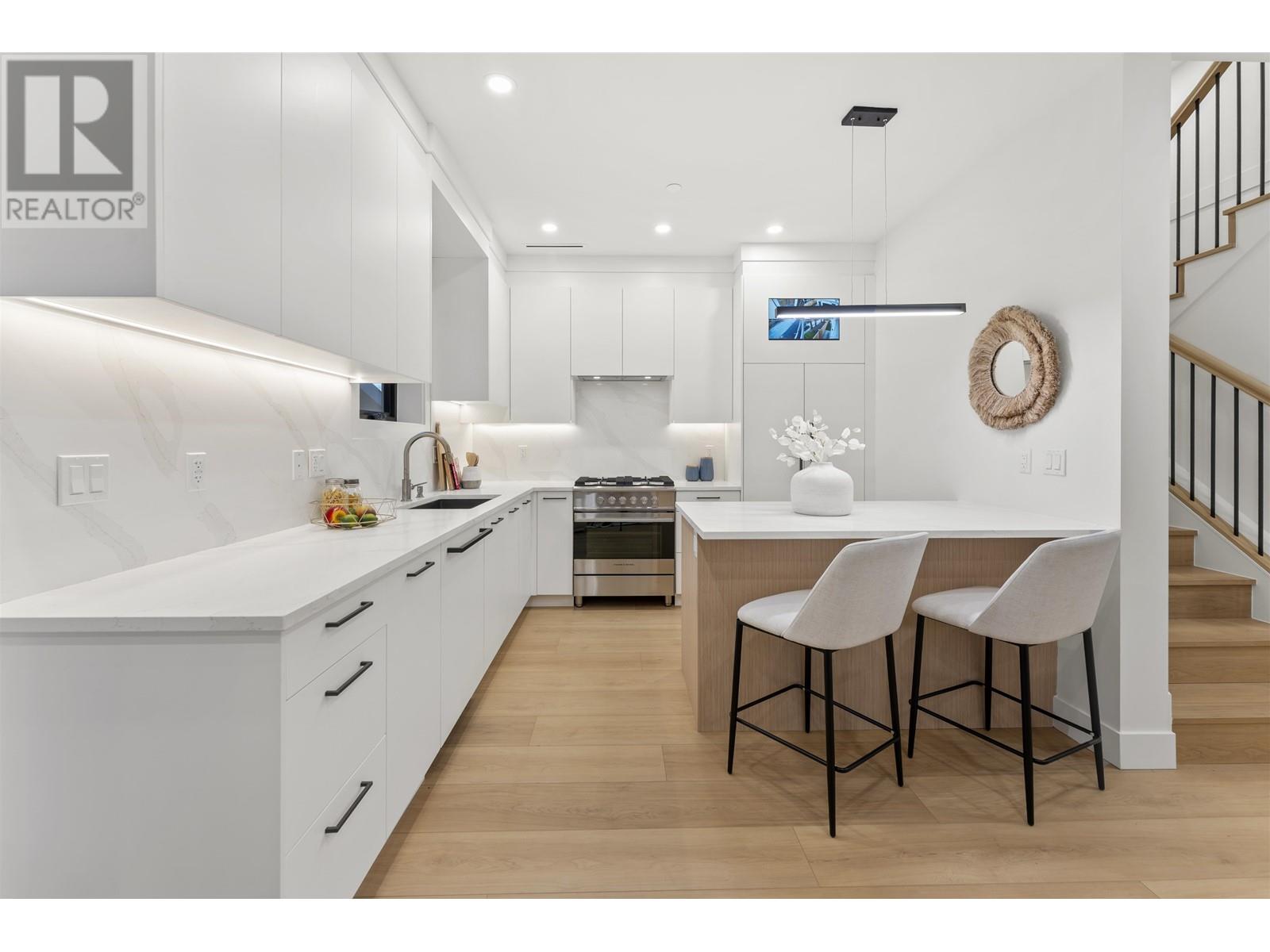 1233 E 37th Avenue, Vancouver, British Columbia  V5W 3N9 - Photo 5 - R2990125
