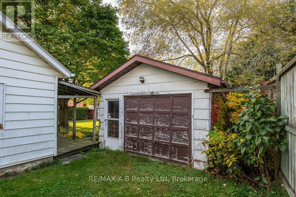 174 Woodstock Street S, East Zorra-Tavistock, Ontario  N0B 2R0 - Photo 5 - X12082489