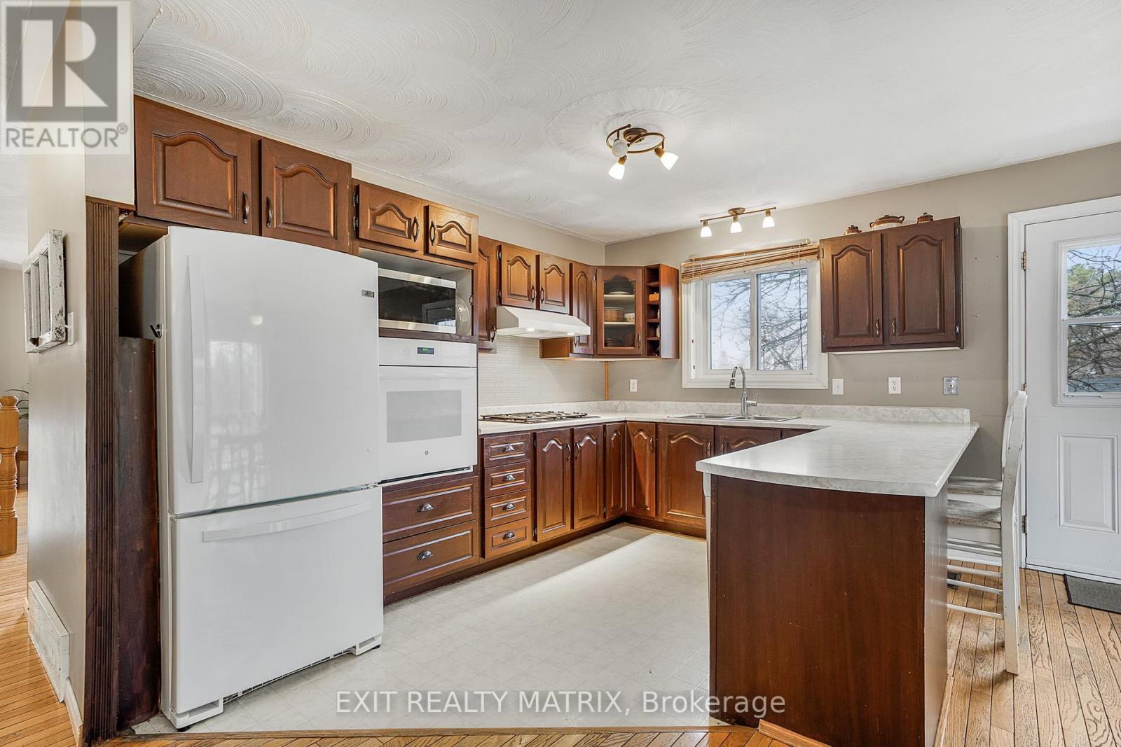 95 St James Street, North Glengarry, Ontario  K0C 1A0 - Photo 8 - X12082494