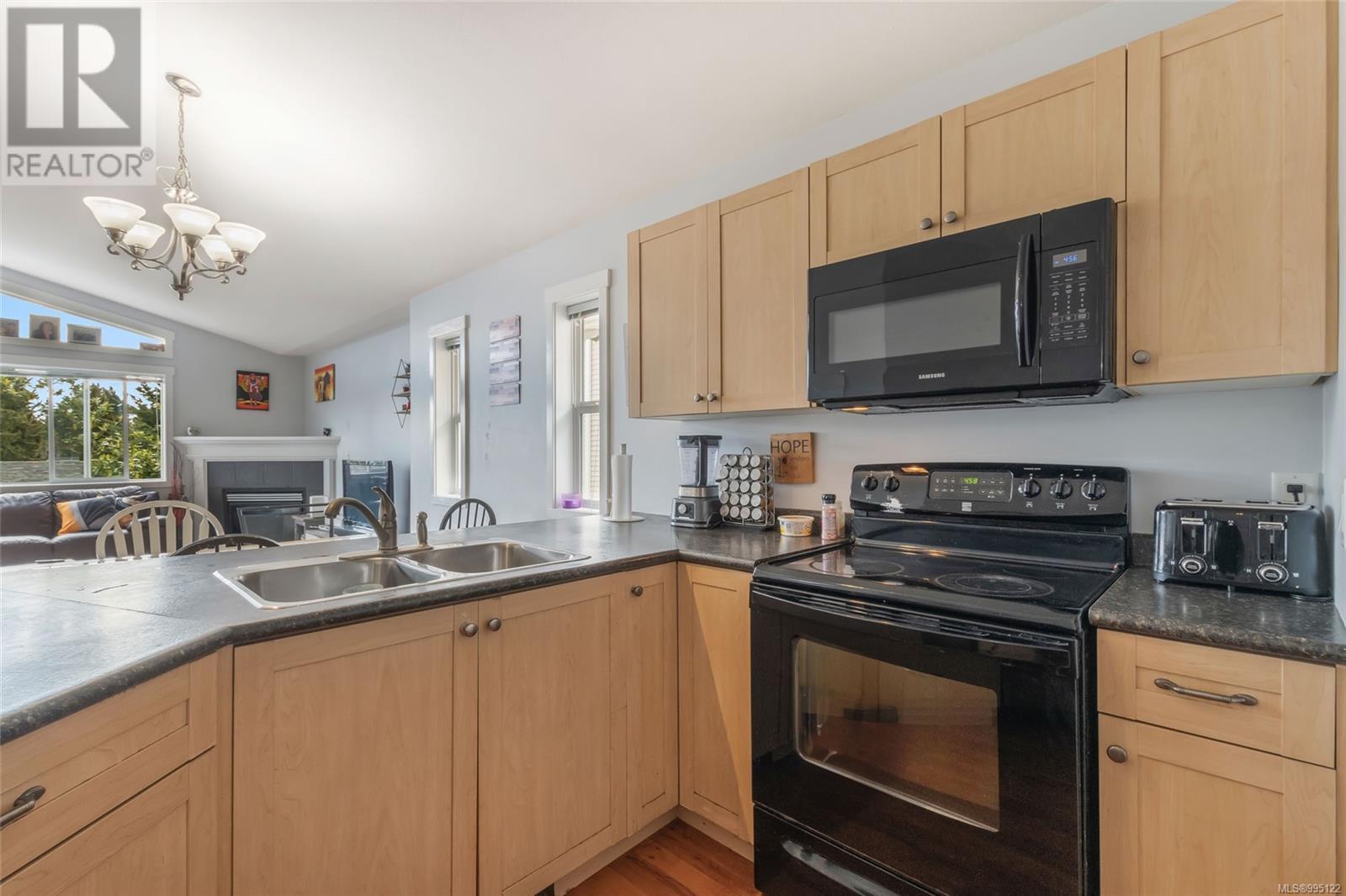Property at 645 Oakwood Rd image 5