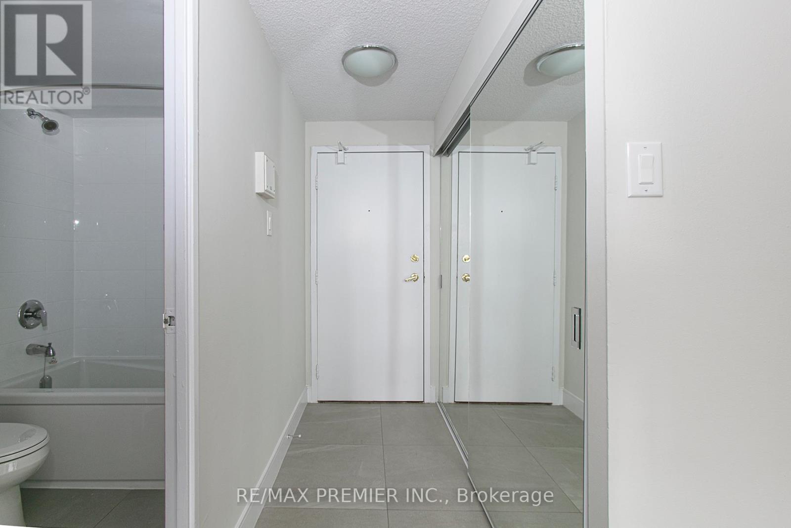 1806 - 33 Isabella Street, Toronto, Ontario  M4Y 2P7 - Photo 11 - C12082498