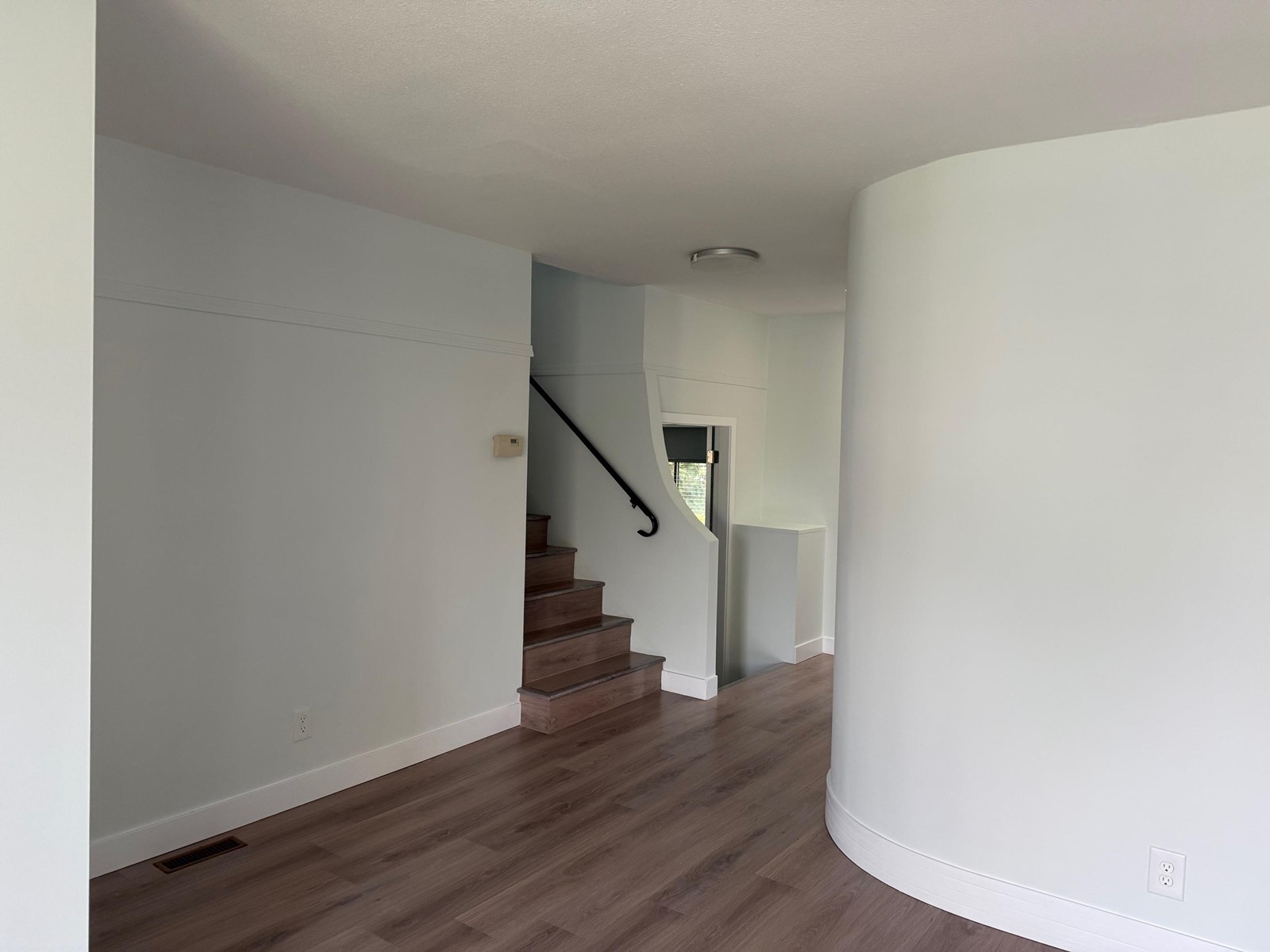 3611 Nicola Street, Abbotsford, British Columbia  V2T 4Z6 - Photo 3 - R2990020