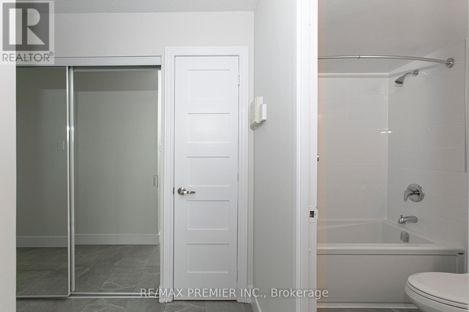 1008 - 33 Isabella Street, Toronto, Ontario  M4Y 2P7 - Photo 8 - C12082546