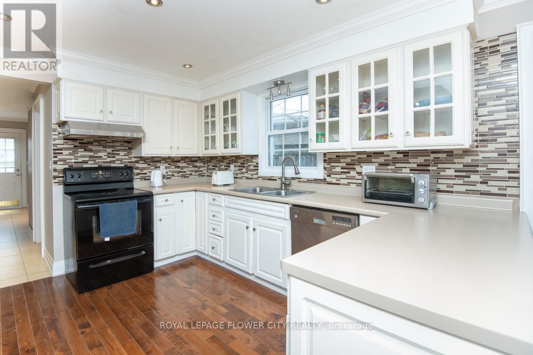 571 Sandra Crescent, Chatham-Kent, Ontario  N8A 2C8 - Photo 19 - X12076350