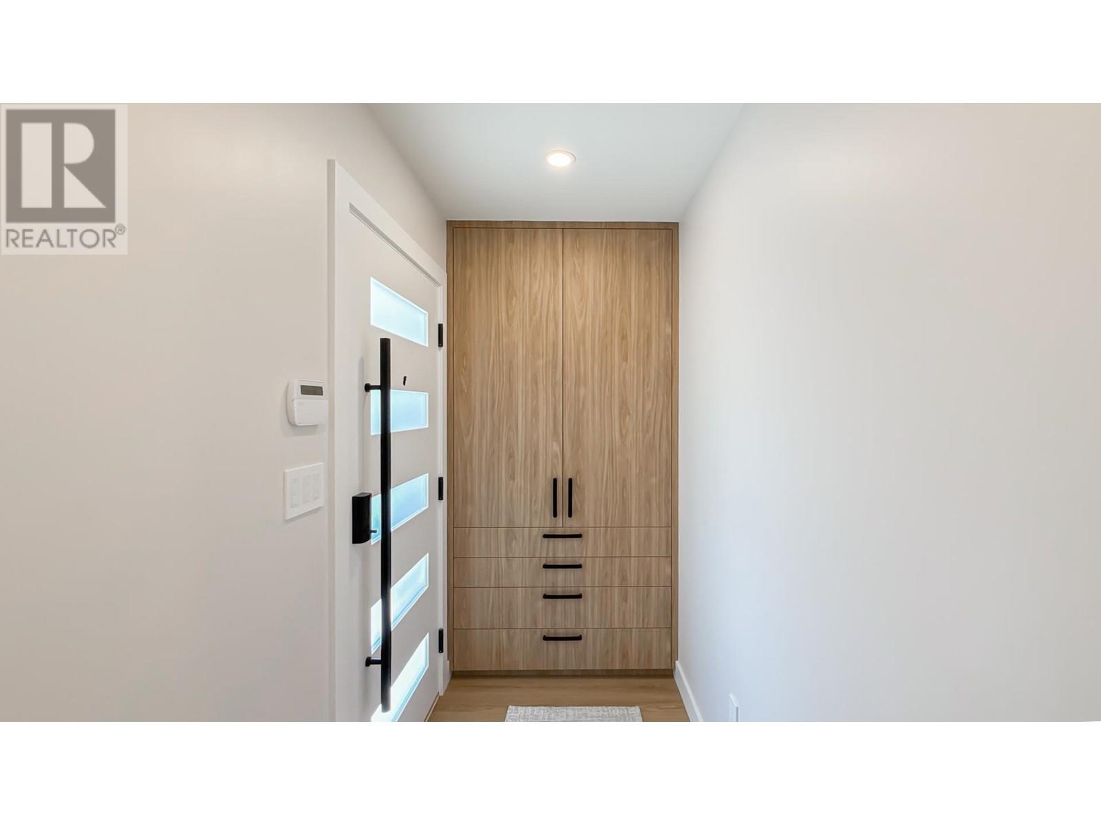 Property at 1823 CHESTERFIELD AVENUE image 4