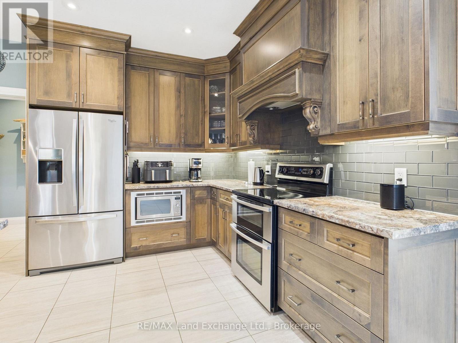 441 Mccullough Crescent, Kincardine, Ontario  N2Z 0A8 - Photo 19 - X12082564