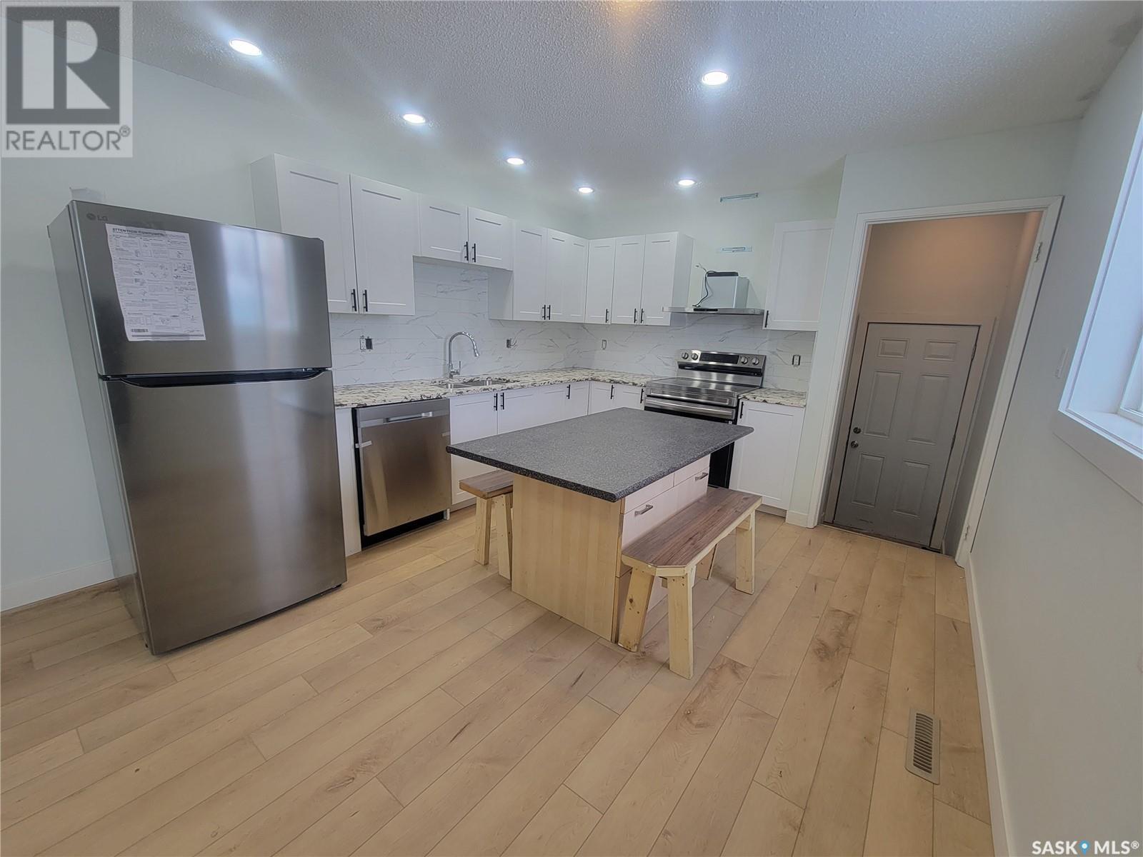 Property at 2152 Deans CRESCENT image 3