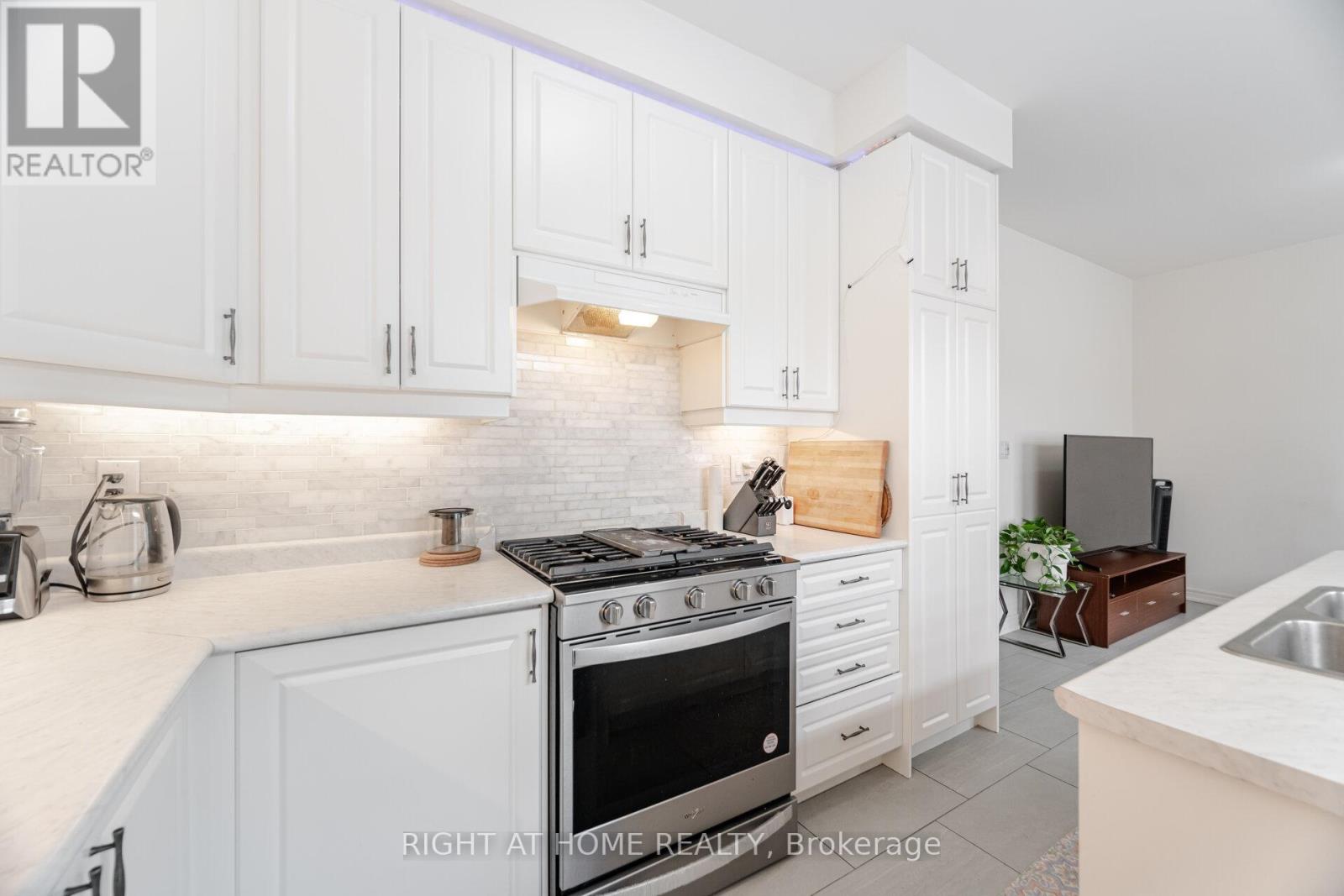 266 Skinner Road, Hamilton, Ontario  L0R 2H1 - Photo 16 - X12081567