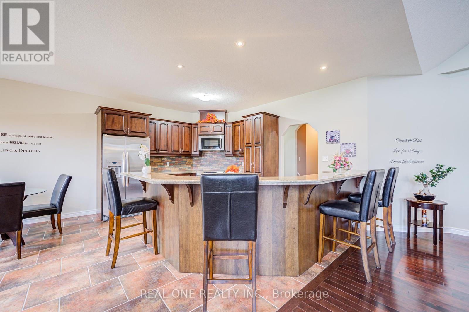 492 Scenic Drive, Brant, Ontario  N0E 1E0 - Photo 14 - X12082582