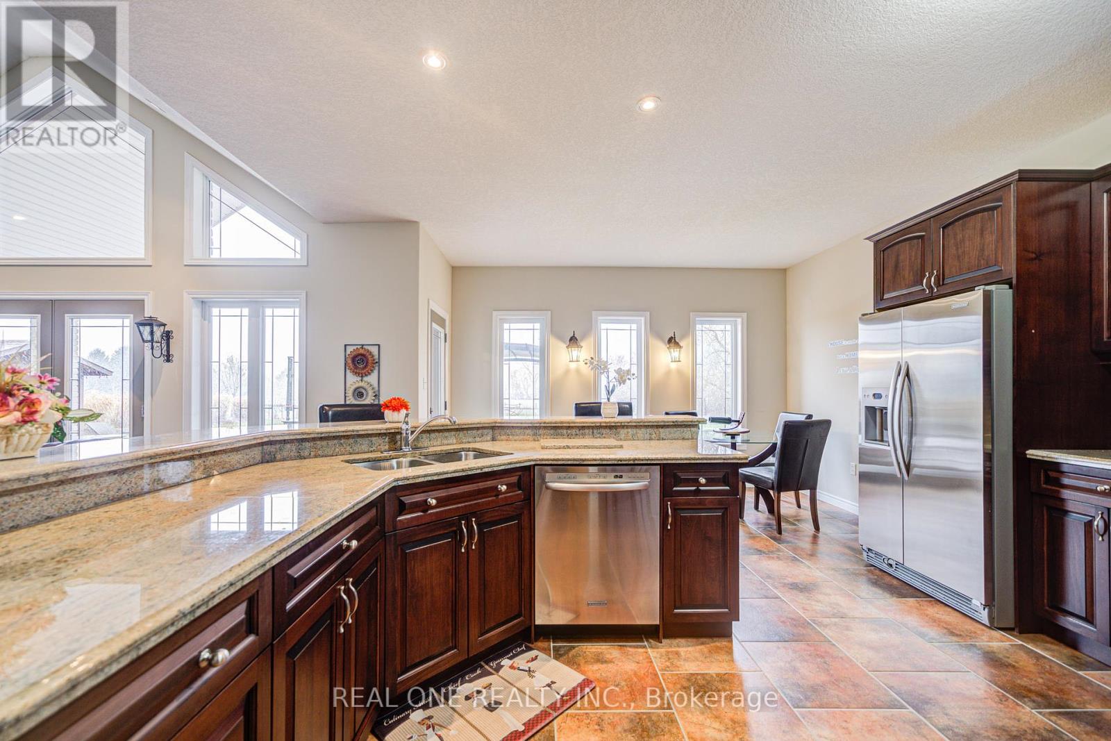 492 Scenic Drive, Brant, Ontario  N0E 1E0 - Photo 16 - X12082582