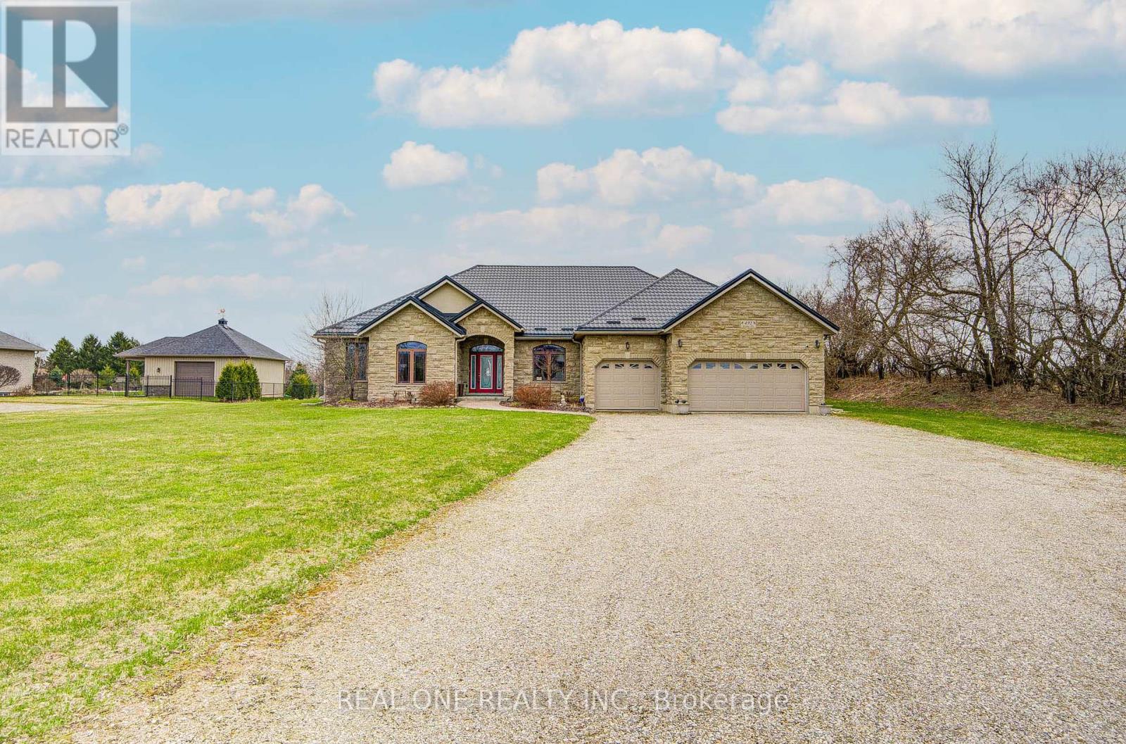 492 Scenic Drive, Brant, Ontario  N0E 1E0 - Photo 2 - X12082582