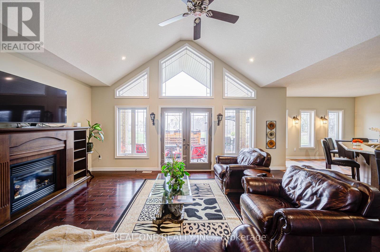 492 Scenic Drive, Brant, Ontario  N0E 1E0 - Photo 22 - X12082582