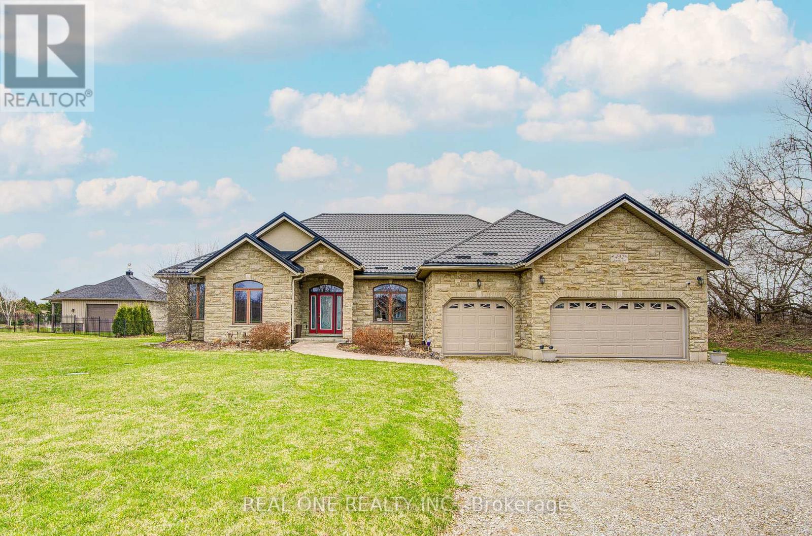 492 Scenic Drive, Brant, Ontario  N0E 1E0 - Photo 3 - X12082582