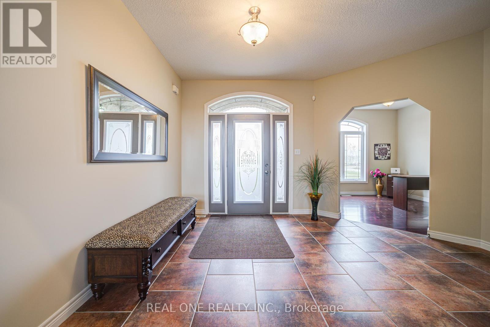 492 Scenic Drive, Brant, Ontario  N0E 1E0 - Photo 7 - X12082582