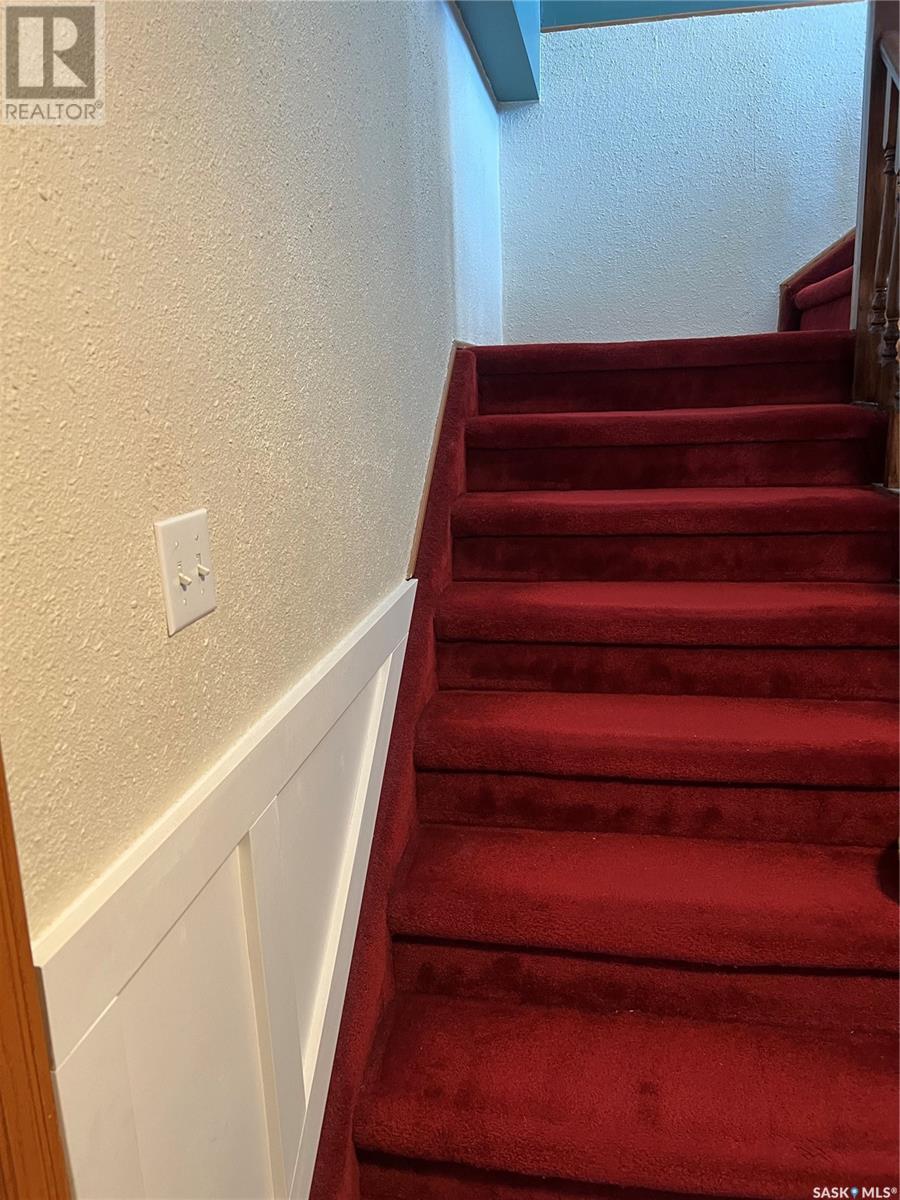 Property at 130 Rose AVENUE image 4