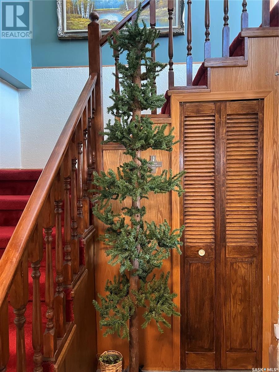 Property at 130 Rose AVENUE image 3