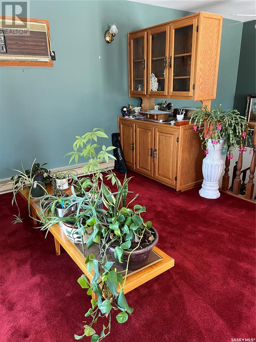 Property at 130 Rose AVENUE image 5