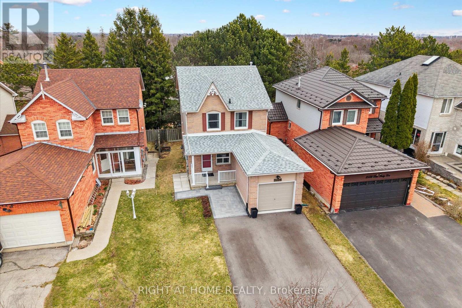 Property at 2130 BLUE RIDGE CRESCENT image 2