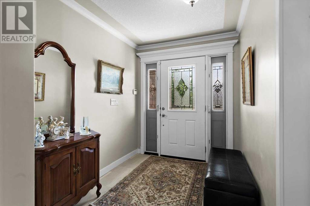 Property at 1612 48 Avenue SW image 4