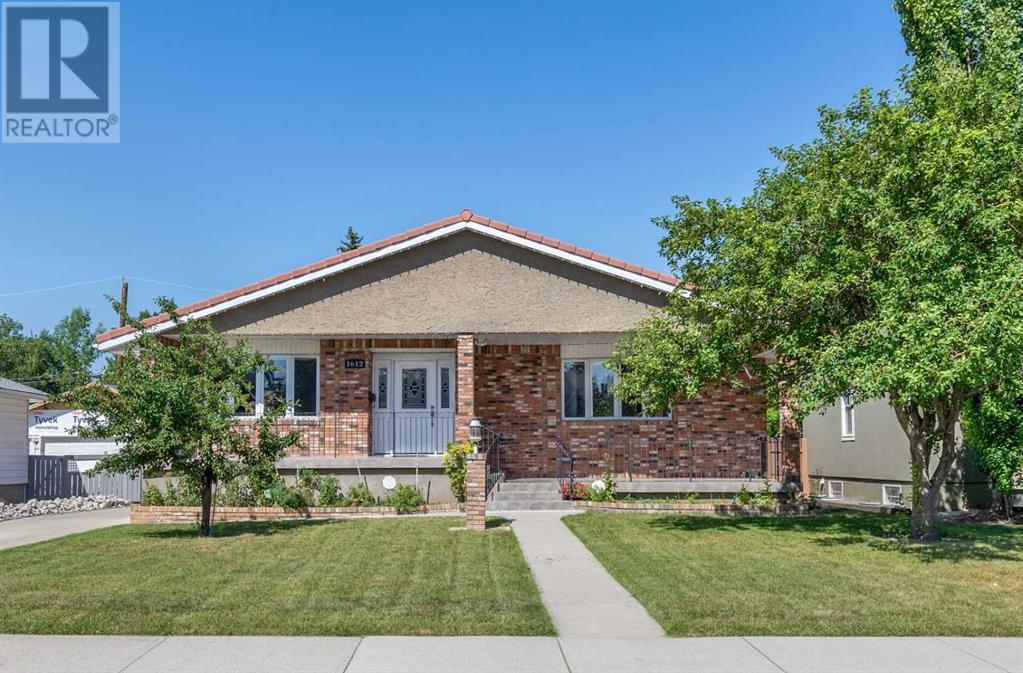 Property at 1612 48 Avenue SW image 2