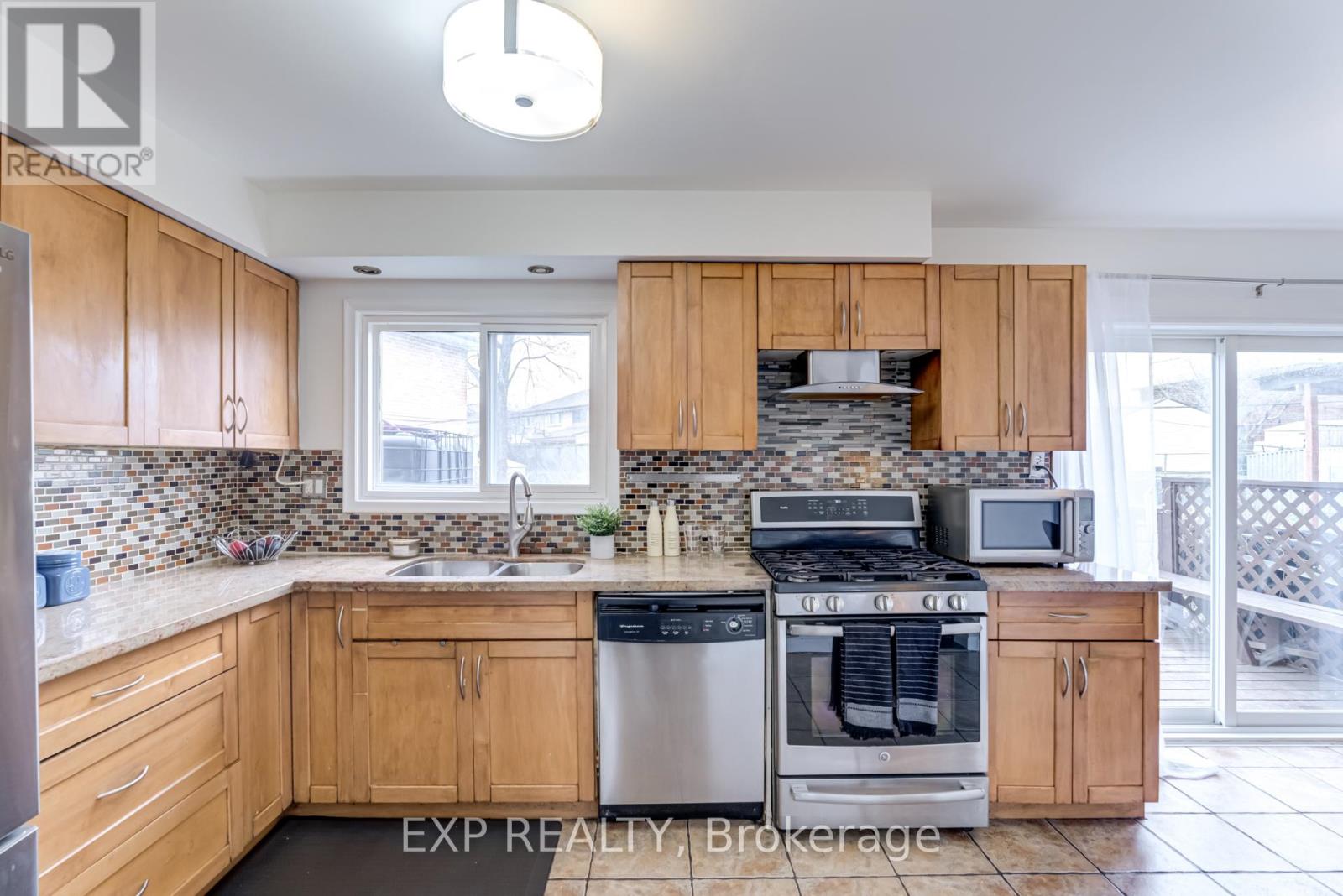 179 Lindylou Road, Toronto, Ontario  M9M 2B8 - Photo 16 - W12076960
