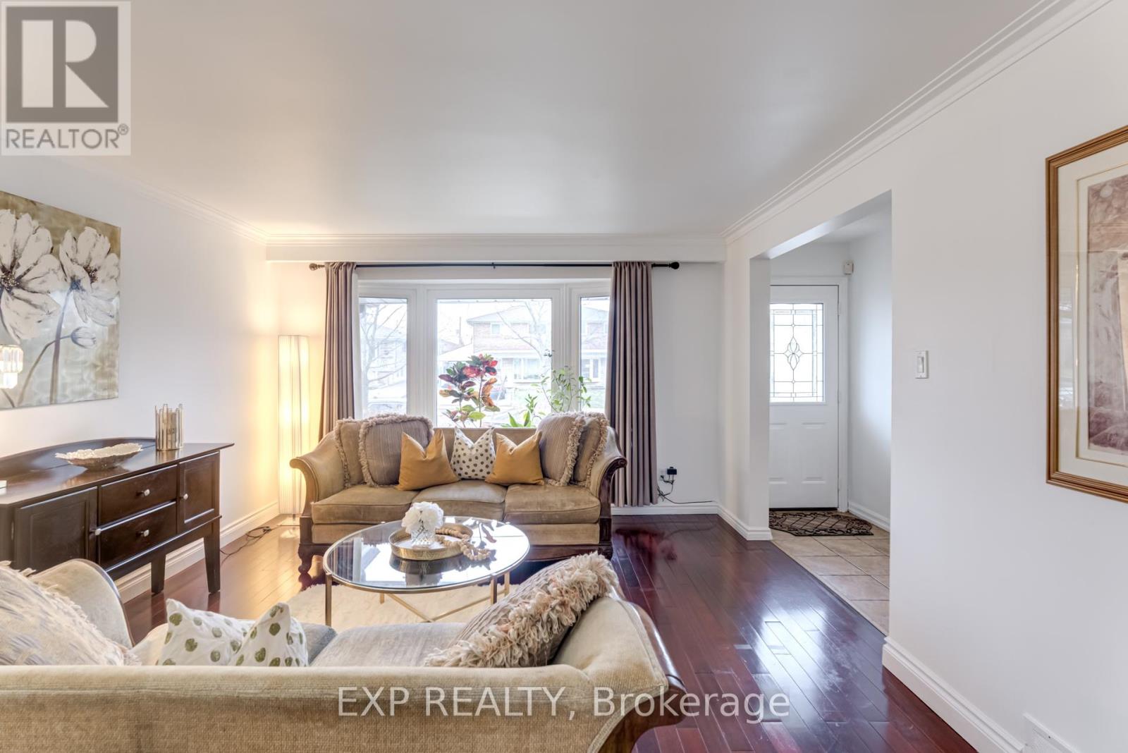 179 Lindylou Road, Toronto, Ontario  M9M 2B8 - Photo 7 - W12076960