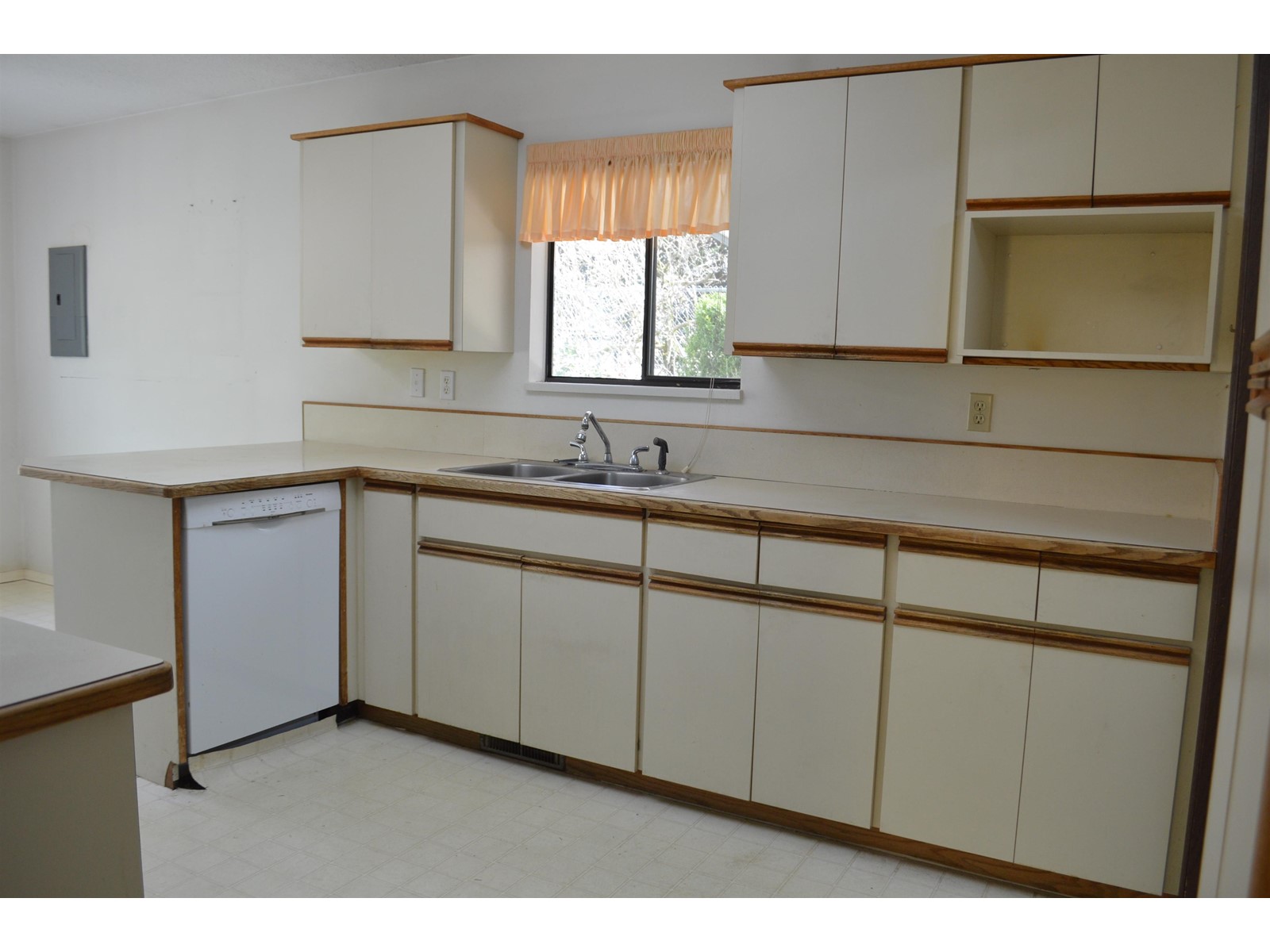 Property at 3223 CHESTNUT STREET image 3