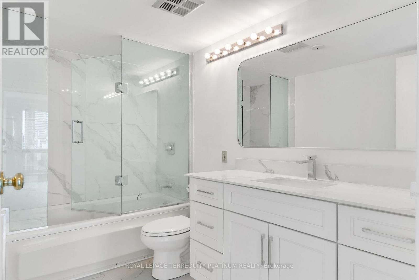 1008 - 10 Yonge Street, Toronto (Waterfront Communities), Ontario  M5E 1R4 - Photo 10 - C12082649