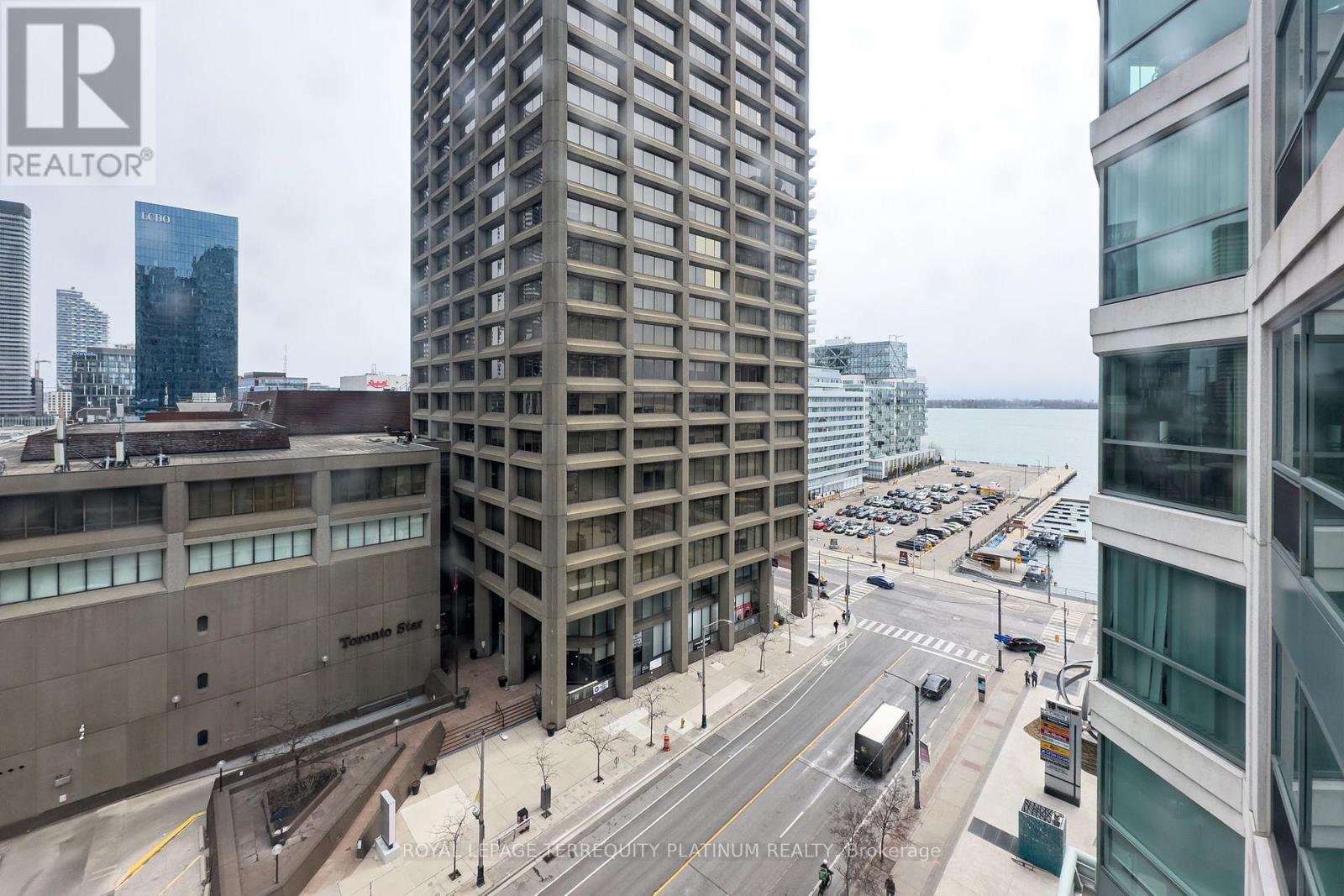 1008 - 10 Yonge Street, Toronto (Waterfront Communities), Ontario  M5E 1R4 - Photo 11 - C12082649