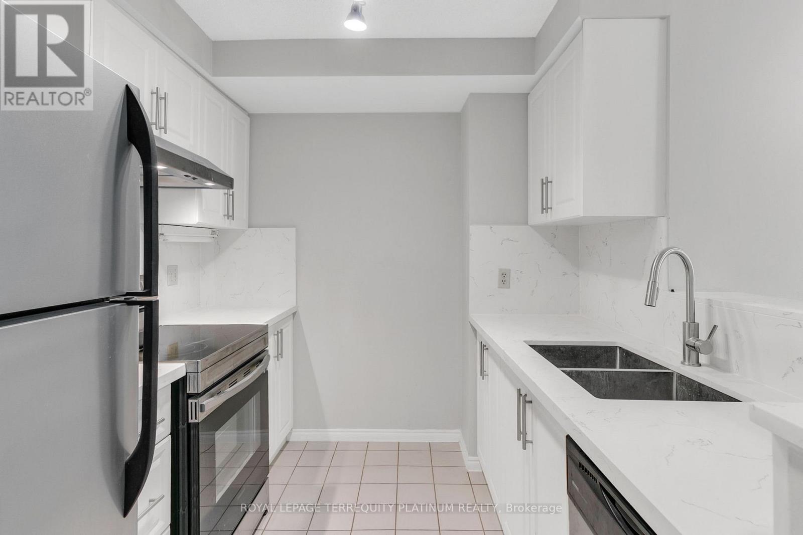 1008 - 10 Yonge Street, Toronto (Waterfront Communities), Ontario  M5E 1R4 - Photo 7 - C12082649